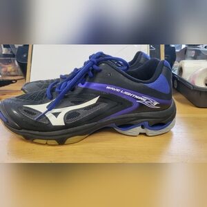 Mizuno Wave Lightning Z Black and Blue Athletic Shoes
